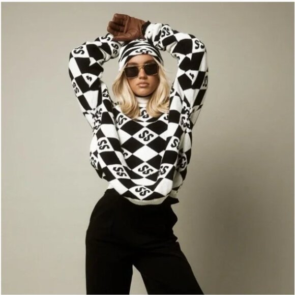 Sisters + Seekers Black & White Slouchy Turtleneck SS Logo Knit Sweater Pullover - Picture 2 of 9